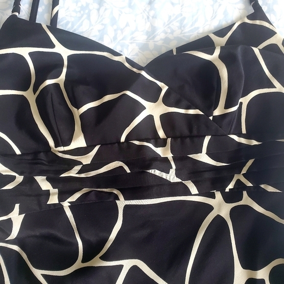 ANN TAYLOR 100% Silk Giraffe Print Halter Dress Size 0. - Picture 4 of 16
